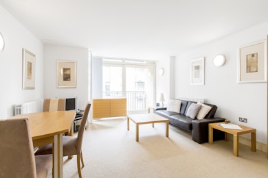 Beautiful two bedroom apartment, moments from Canary Wharf